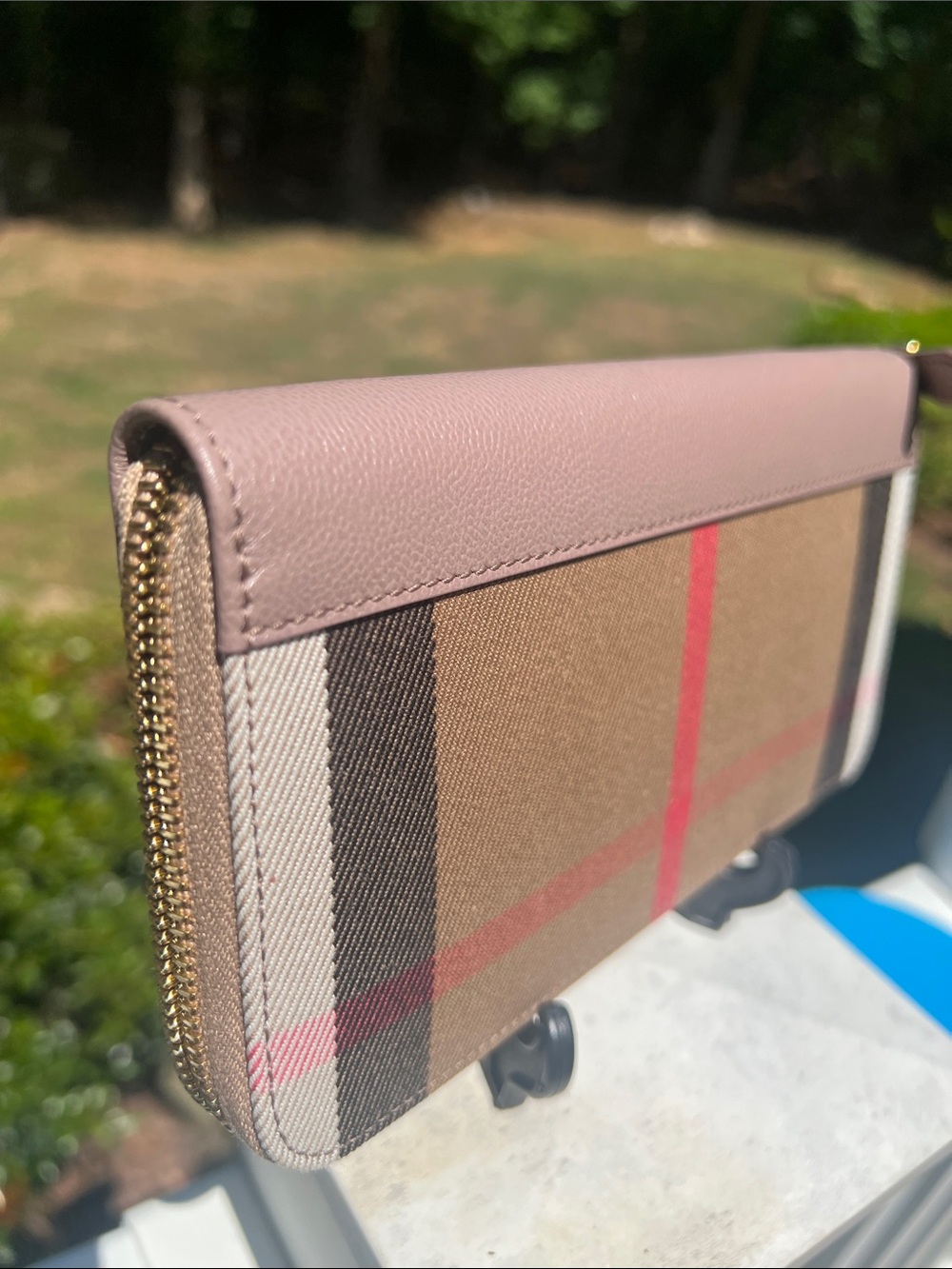 Burberry NWT $630 retail zip around classic check pattern long wallet w dust bag - Picture 13 of 17